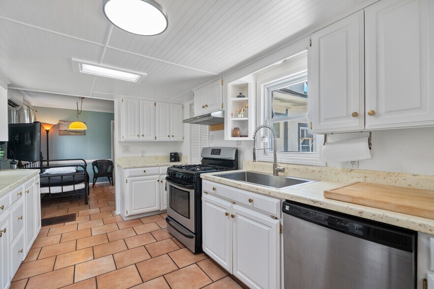 More Photos Of 741 Park Ave, Hot Springs Hotel For Sale