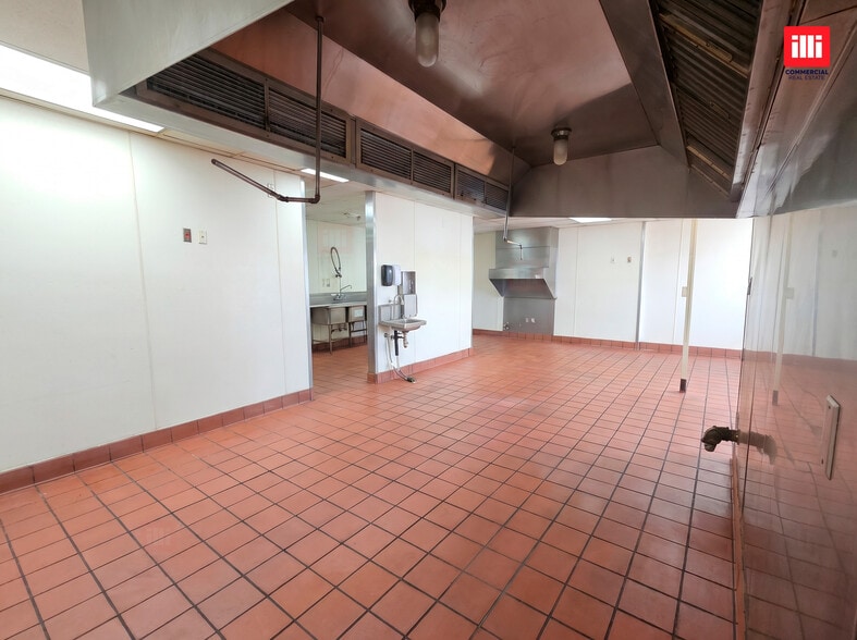 More Photos Of 102-116 N Euclid St, Fullerton Auto Repair For Lease