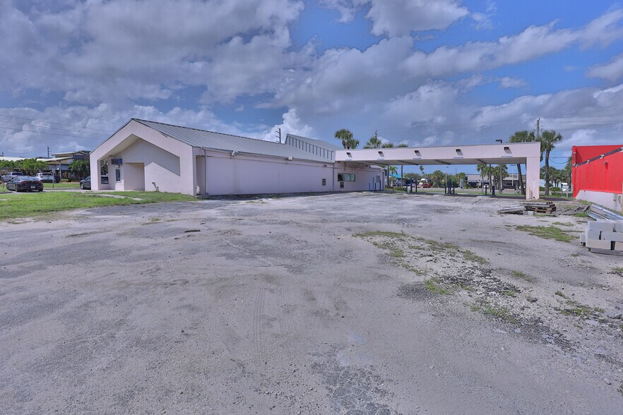 More Photos Of 320 W Cocoa Beach Cswy, Cocoa Beach Storefront Retail Office For Sale