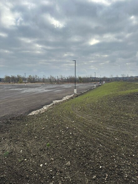 More Photos Of 2502 N Sylvania Ave, Sturtevant Service For Lease