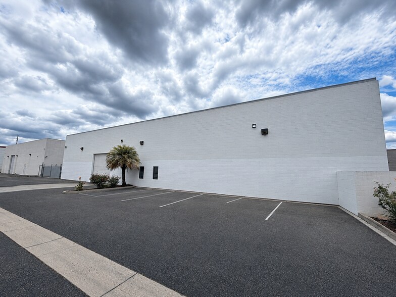 More Photos Of 5450 Tech Cr, Moorpark Manufacturing For Lease
