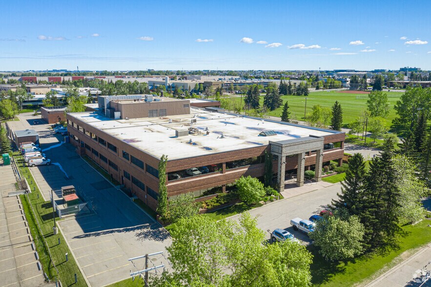 More Photos Of 2609 15 St NE, Calgary Office For Lease