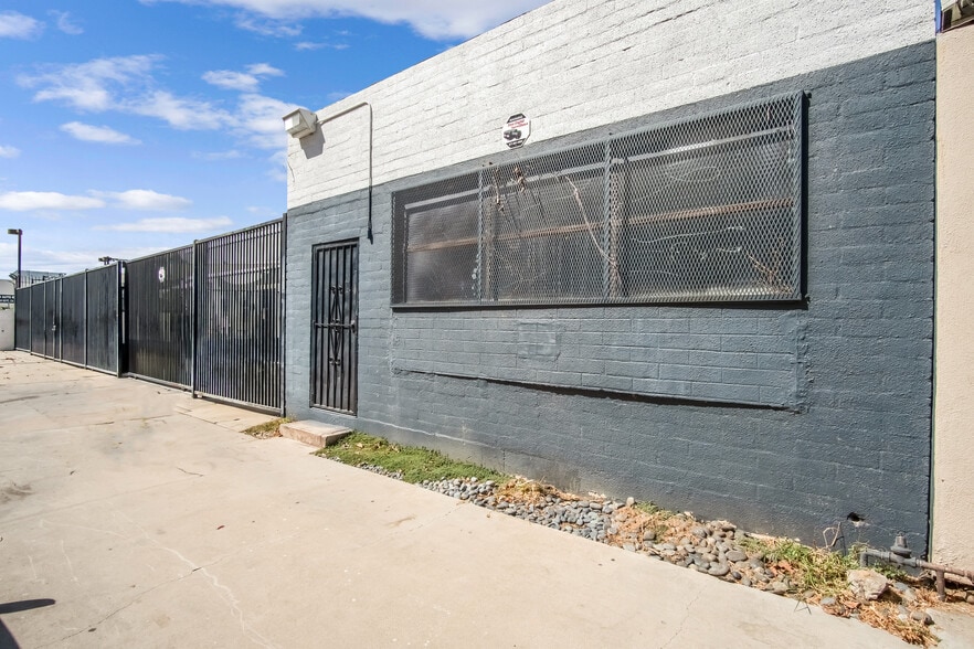 More Photos Of 14117-14123 Bessemer St, Van Nuys Warehouse For Sale