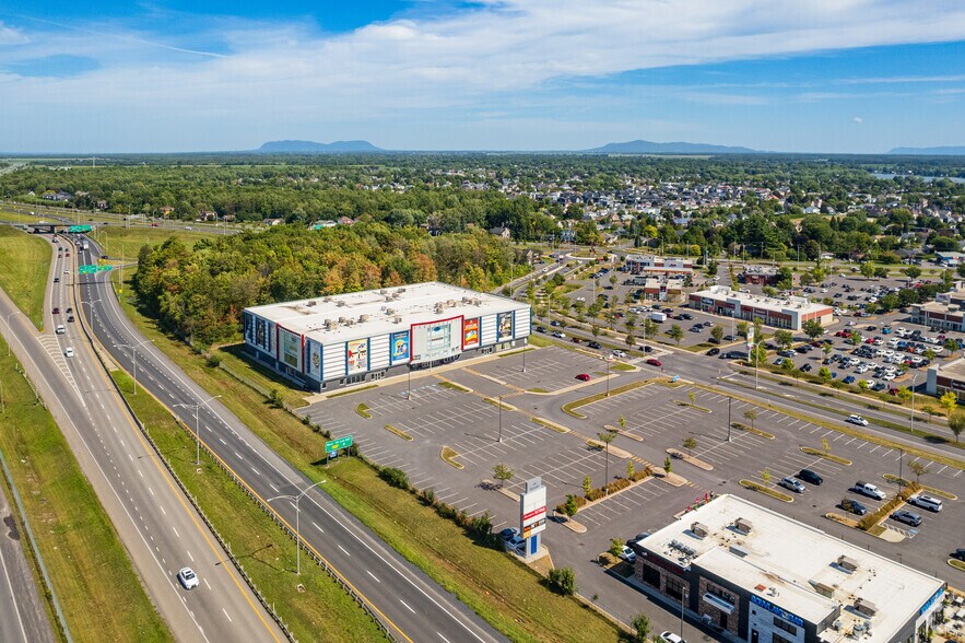 More Photos Of 1280 Rue Douglas, Saint-jean-sur-richelieu General Retail For Lease