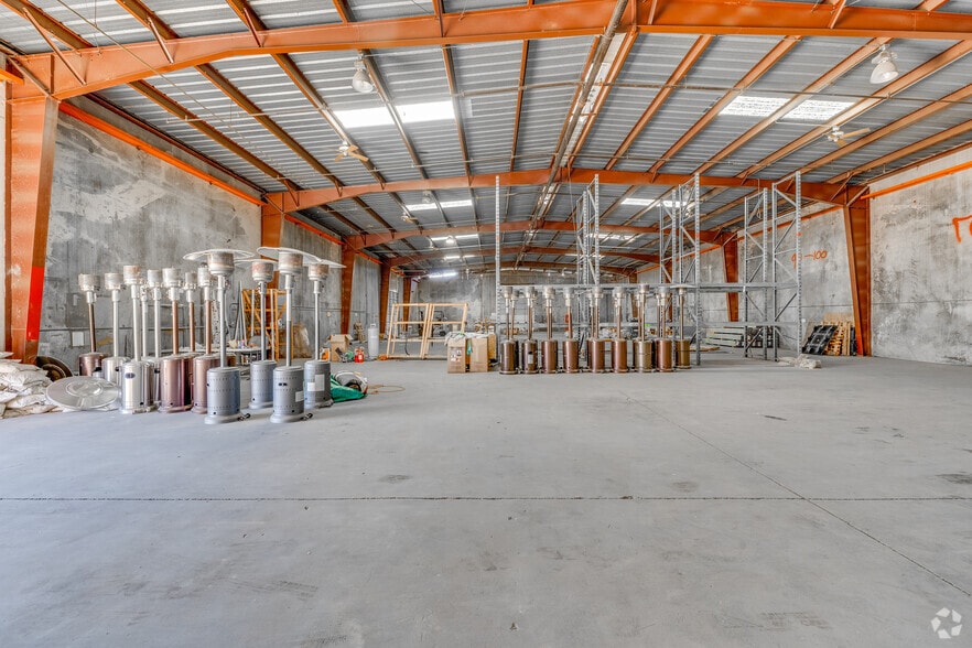 More Photos Of 1315 E Gibson Ln, Phoenix Warehouse For Lease