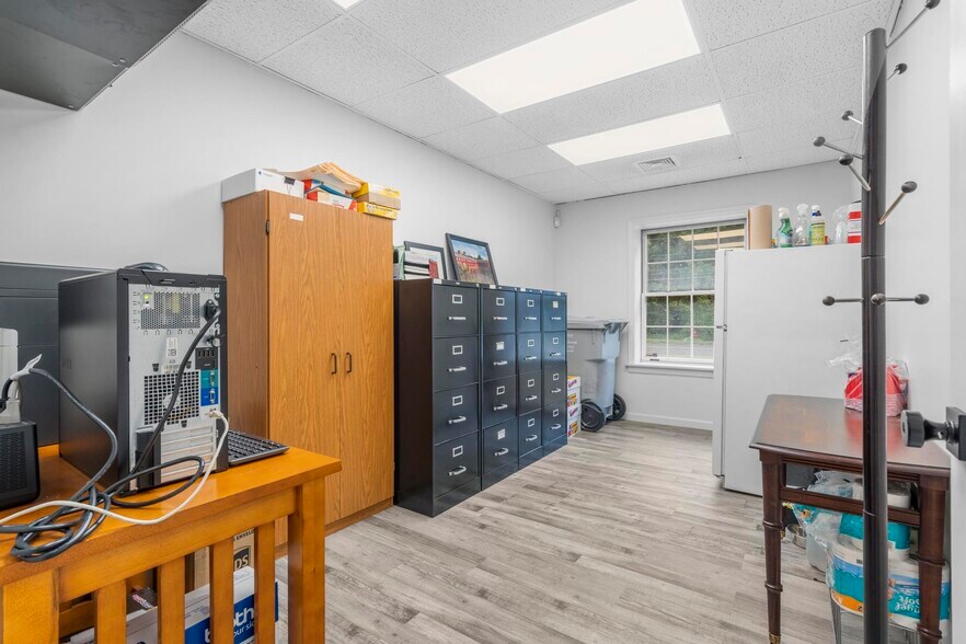 More Photos Of 276 Main St, Farmington Medical For Sale