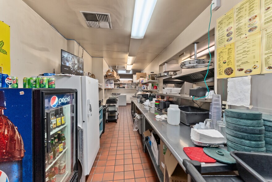 More Photos Of 1347 NE Stephens St, Roseburg Restaurant For Sale