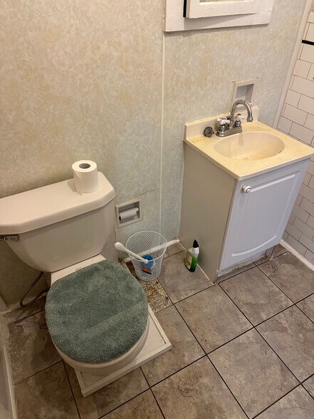 More Photos Of 4601-4603 Eastern Ave, Baltimore Office For Lease