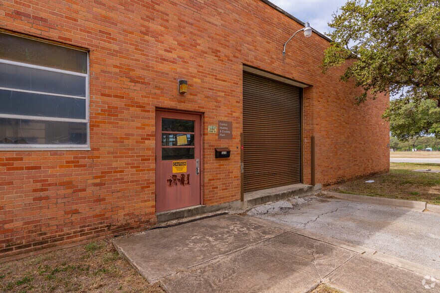 More Photos Of 2410 Gillingham Dr, San Antonio General Retail For Sale