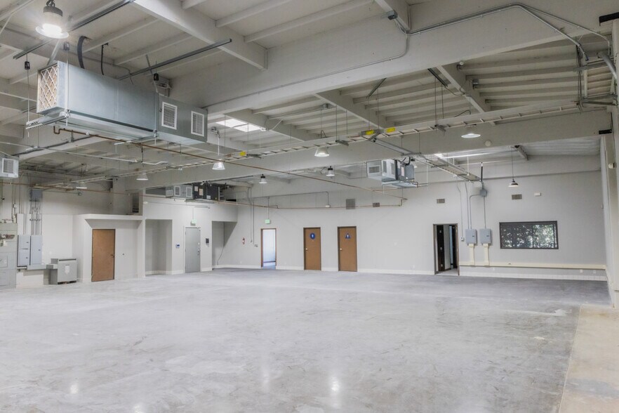 More Photos Of 17209 S Figueroa St, Gardena Warehouse For Lease