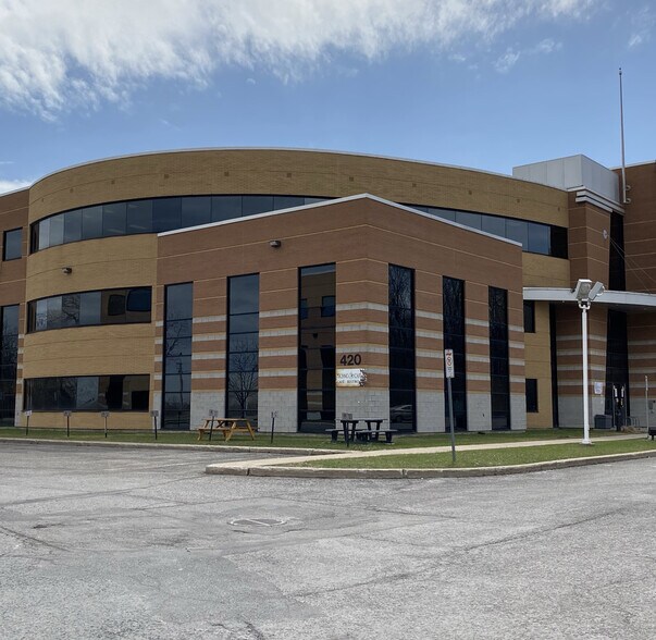 More Photos Of 420 Boul Armand-Frappier, Laval Medical For Lease