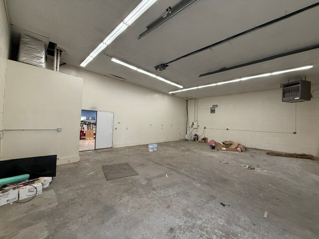 More Photos Of 3305 E Washington Blvd, Fort Wayne Warehouse For Lease