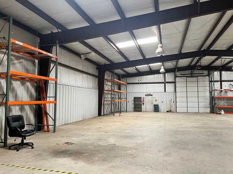 More Photos Of 4691 NE Ok-33 Hwy, Guthrie Warehouse For Lease