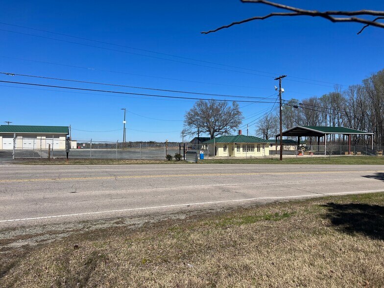 More Photos Of 1625 N US Highway 29, Salisbury Flex For Sale