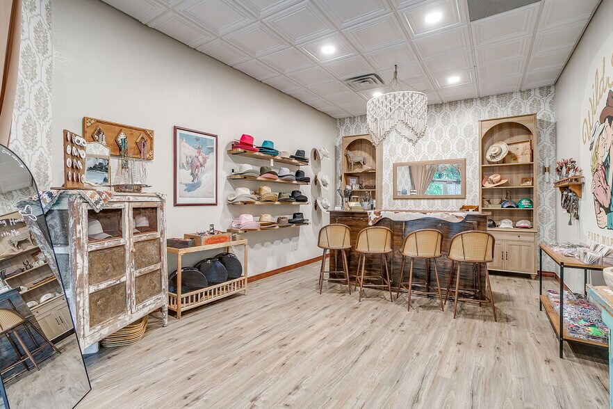 More Photos Of 914 N Sylvania Ave, Fort Worth Medical For Lease