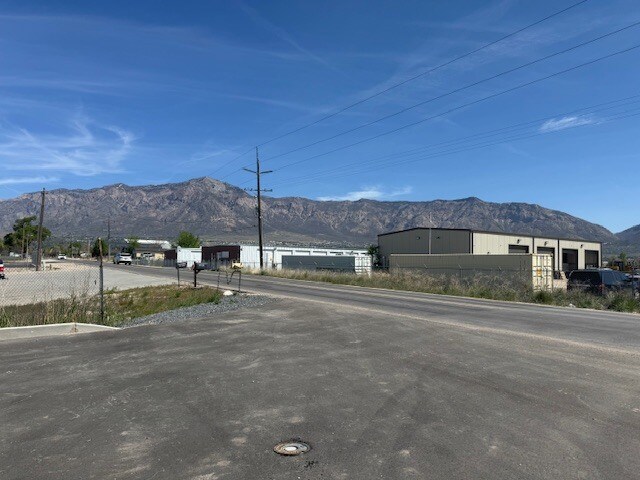 More Photos Of 1597 N 750 W, Harrisville Showroom For Sale