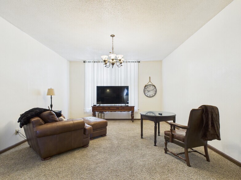 More Photos Of 619 Blondeau St, Keokuk Office For Sale