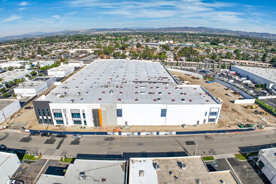 More Photos Of 5235 E Hunter Ave, Anaheim Distribution For Lease