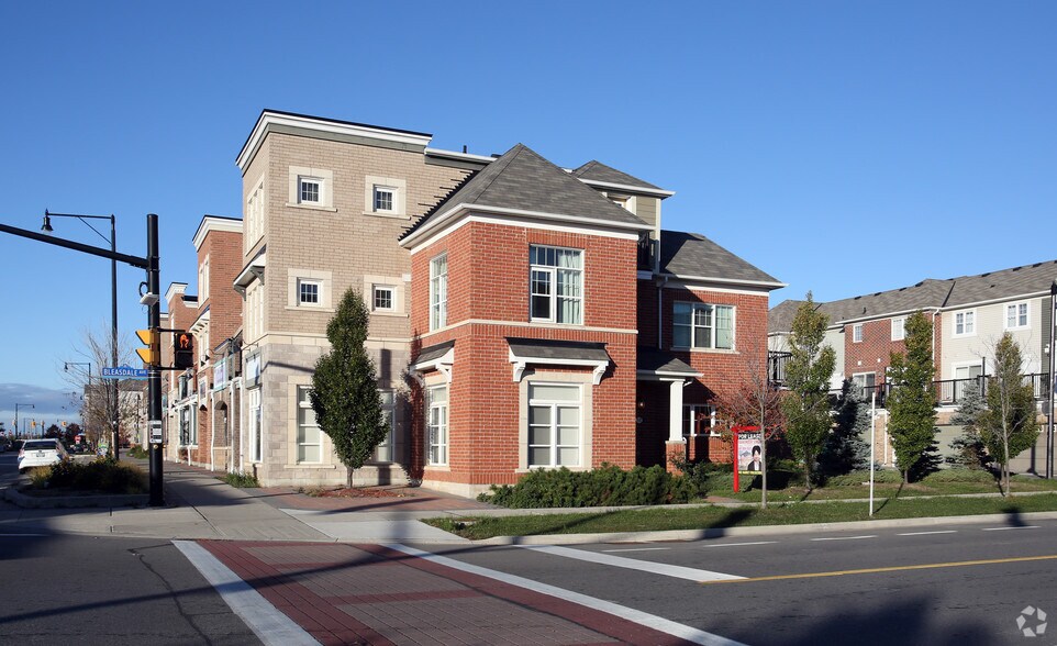 More Photos Of 52 Commuter Dr, Brampton Storefront Retail Residential For Lease