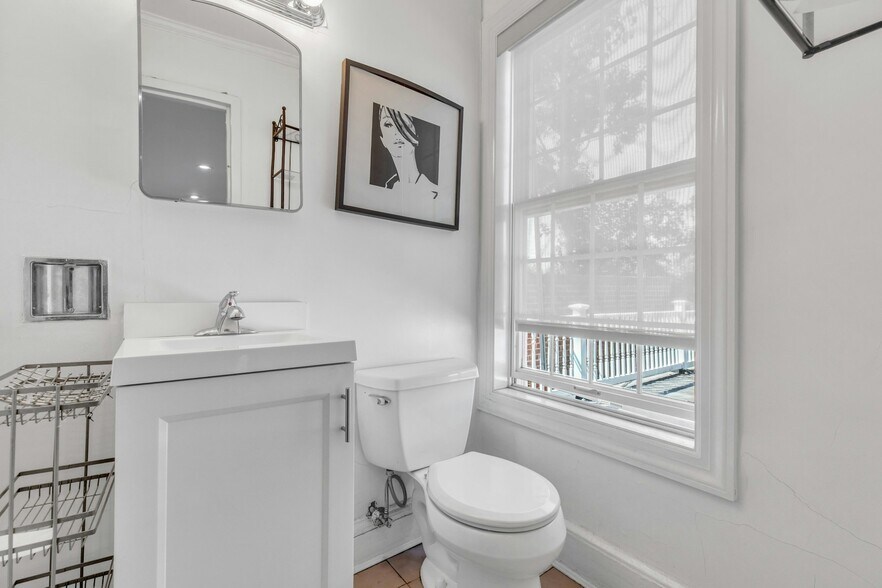 More Photos Of 139 Plandome Rd, Manhasset Medical For Sale