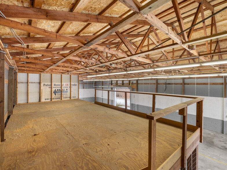 More Photos Of 3261 New Bern Hwy, Jacksonville Light Distribution For Sale