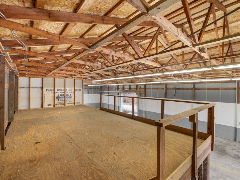 More Photos Of 3261 New Bern Hwy, Jacksonville Light Distribution For Lease