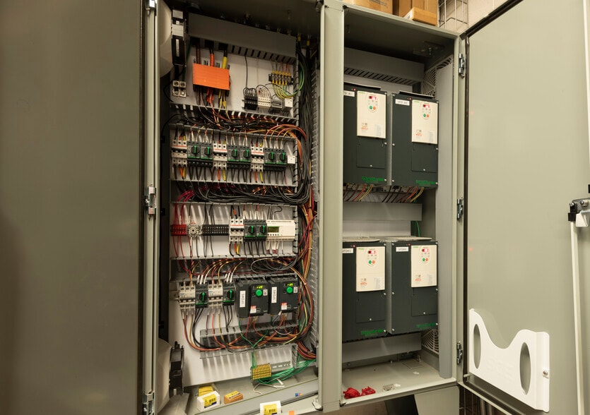 More Photos Of 1201 Cedar St, Helena Carwash For Sale