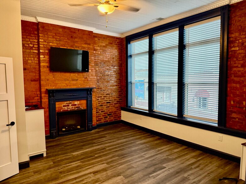 More Photos Of 108 N Jefferson Ave, Eatonton Storefront Retail Office For Sale