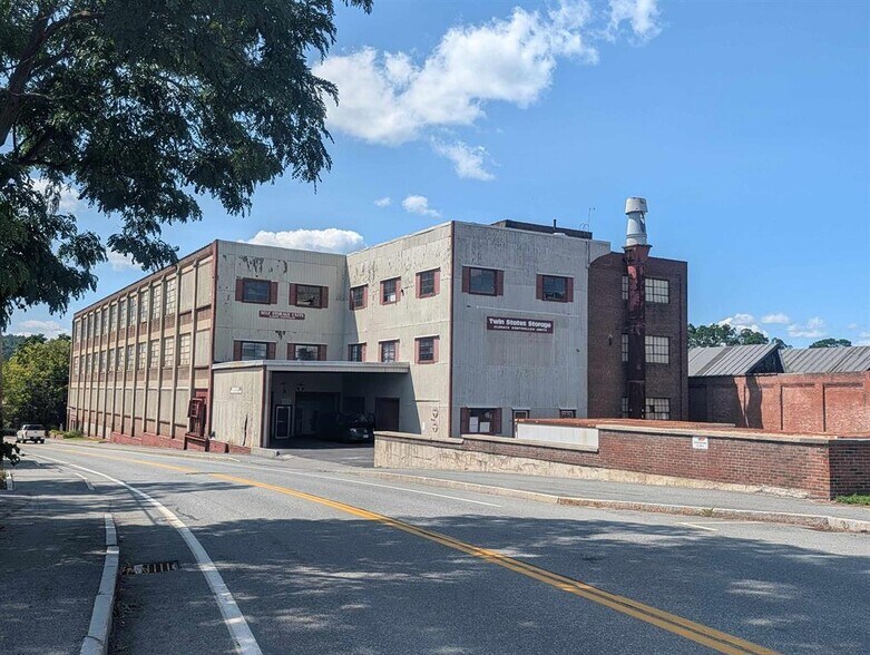More Photos Of 91 Main St, Claremont Self Storage For Sale