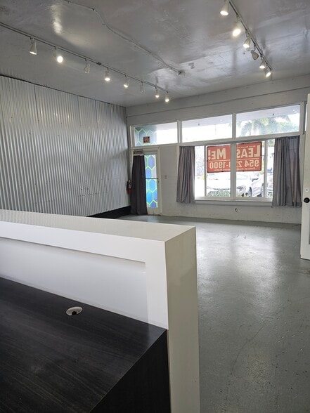 More Photos Of 2212-2216 N Dixie Hwy, Wilton Manors Storefront Retail Office For Lease
