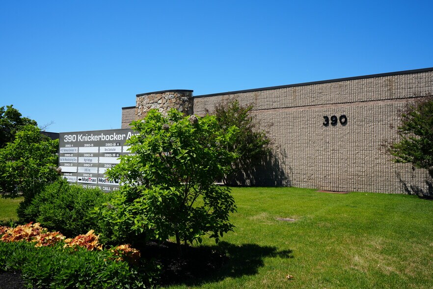 Primary Photo Of 390 Knickerbocker Ave, Bohemia Warehouse For Lease