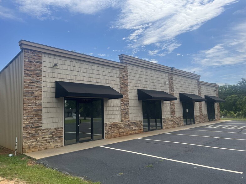 More Photos Of 1378 W Cherokee Rd, Blacksburg Unknown For Lease