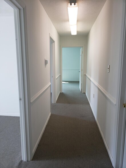 More Photos Of 11923 Centre St, Chester Office For Lease