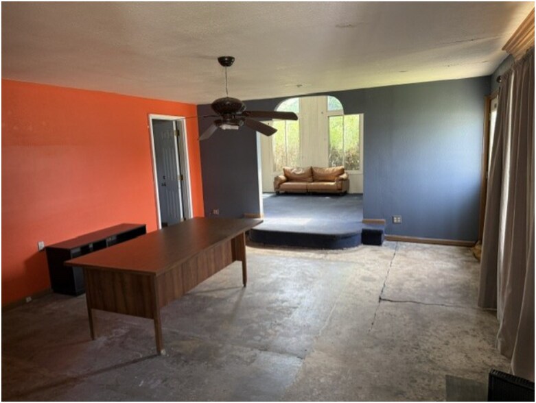 More Photos Of 200 W Buchanan St, Carlinville Warehouse For Sale