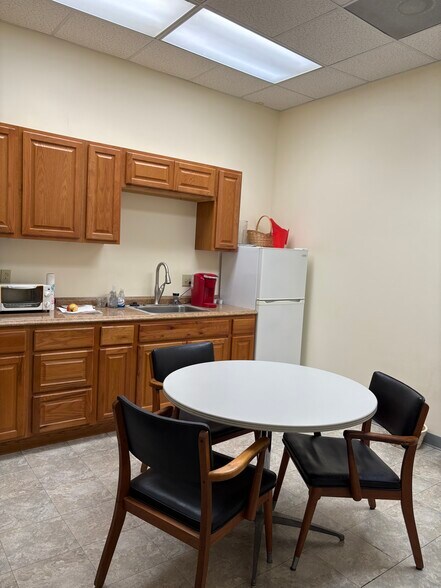 More Photos Of 5850 Ellsworth Ave, Pittsburgh Loft Creative Space For Lease