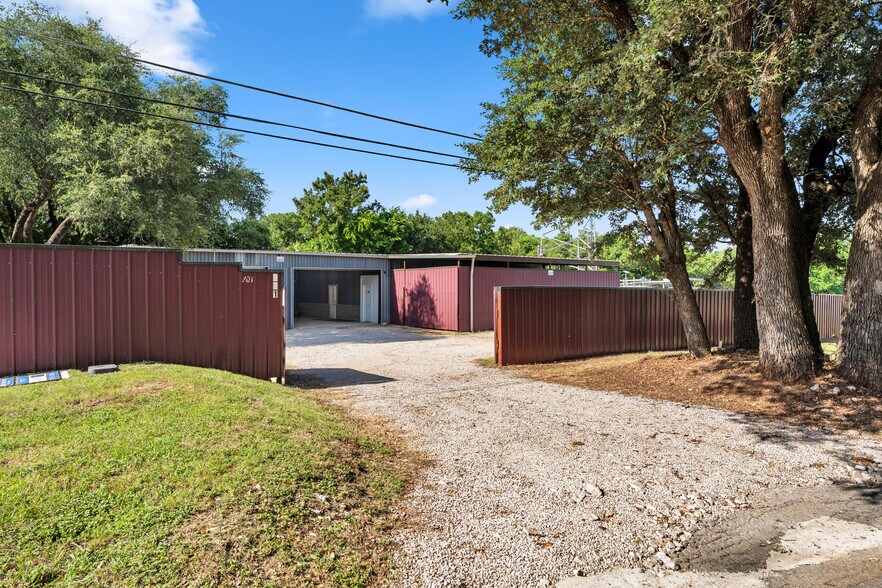 More Photos Of 201 W 9th St, Burnet Warehouse For Sale