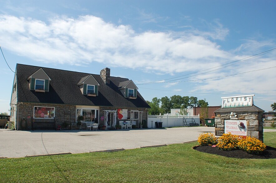 More Photos Of 1835 Delmar Dr, Folcroft Freestanding For Lease