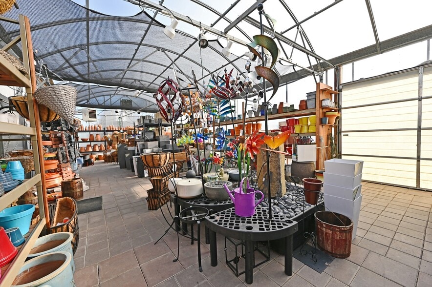 More Photos Of N47W30815 Hill St, Hartland Garden Center For Sale