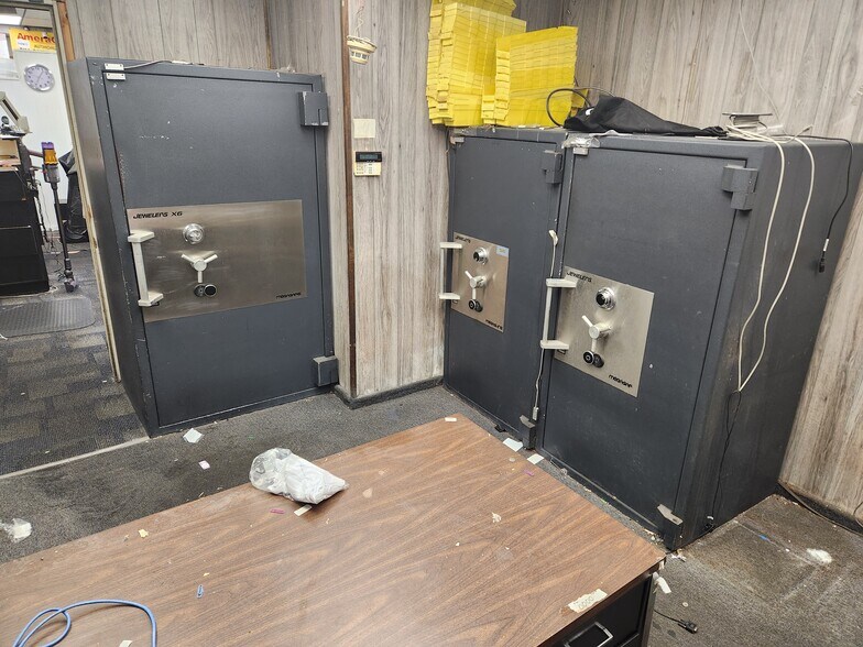 More Photos Of 3149 Kensington Ave, Philadelphia Storefront For Sale