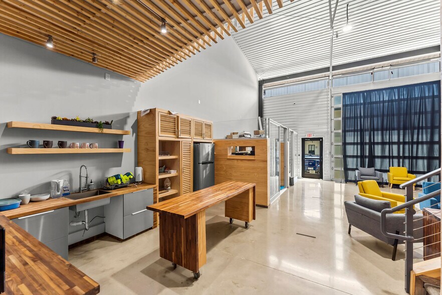 More Photos Of 1330 Rayford Park Rd, Spring Loft Creative Space For Lease