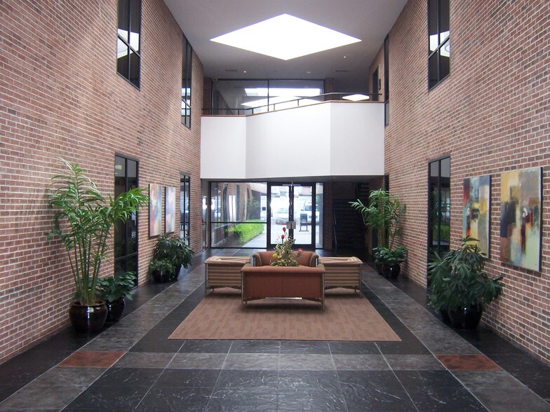 More Photos Of 14140 Midway Rd, Farmers Branch Office For Lease