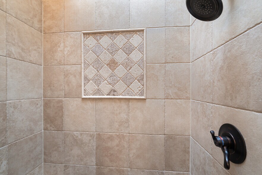 More Photos Of 505 Gilchrist Ln, Del Rio Specialty For Sale