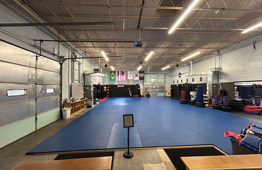 More Photos Of 225 Laredo Dr, Decatur Light Distribution For Lease