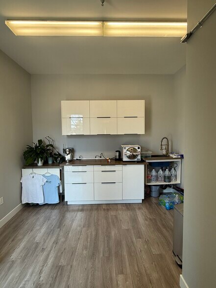 More Photos Of 2332 Cotner Ave, Los Angeles Loft Creative Space For Lease