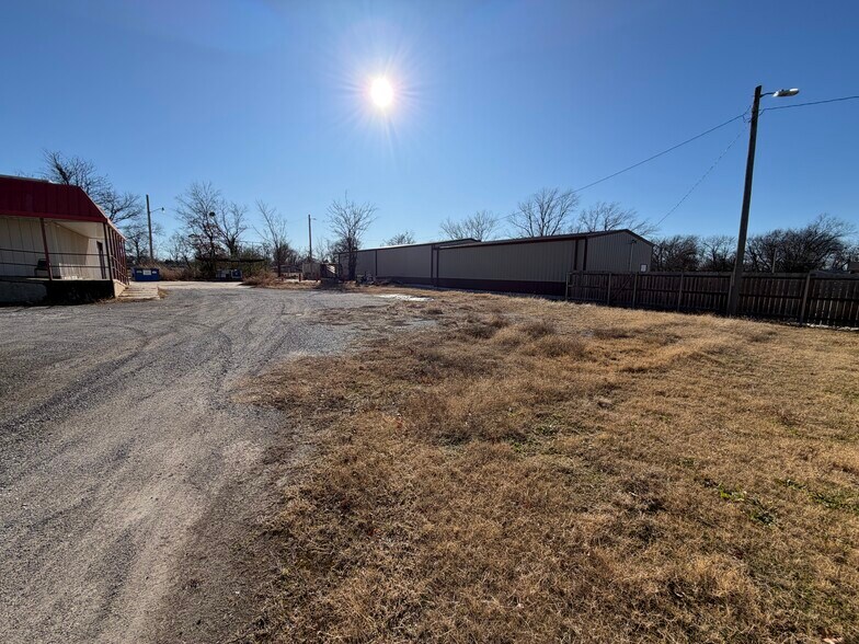 More Photos Of 1220 NE 1st St, Pryor Service For Sale