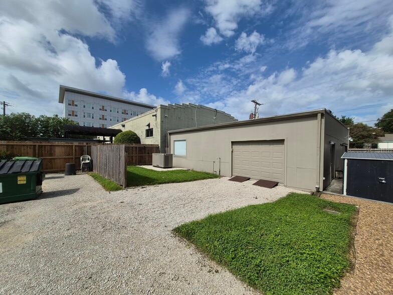 More Photos Of 2020 N Memorial Way, Houston Office For Sale