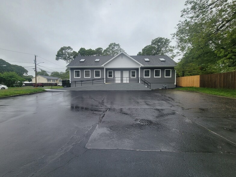 More Photos Of 360 Hawkins Ave, Ronkonkoma Medical For Lease