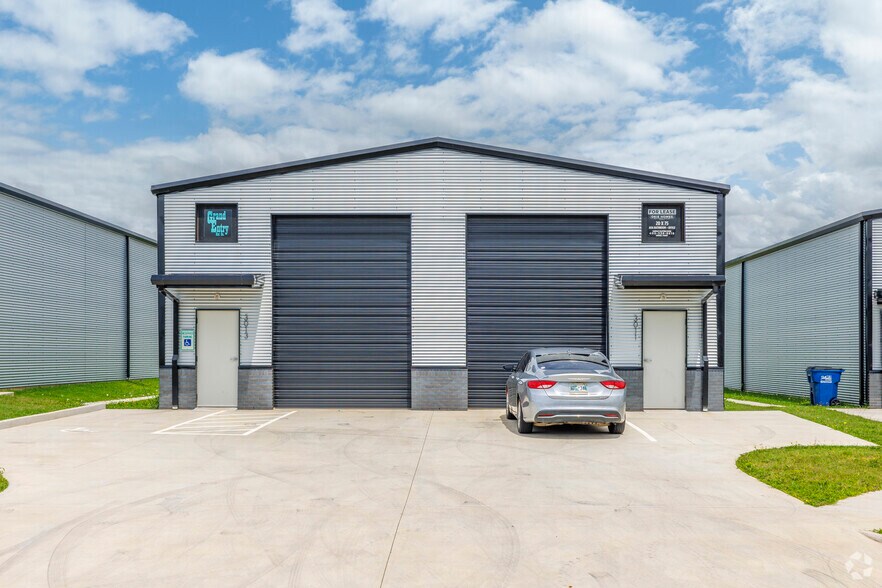 More Photos Of 3011-3013 N Park Dr, Stillwater Service For Sale