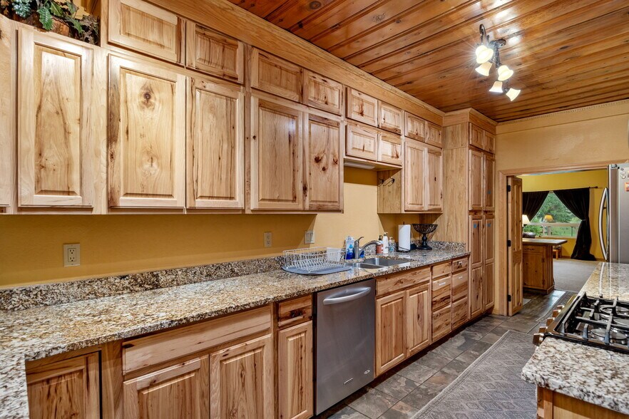 More Photos Of 140 Main St, Greer Specialty For Sale
