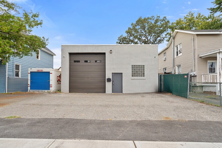 More Photos Of 353 Railroad Ave, Hackensack Warehouse For Lease